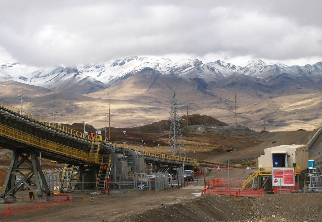 At the Antapaccay copper mine, Chile, direct-drive systems are installed on the belt conveyors and grinding mills at an elevation of 4,200 m. Photo: Innomotics
