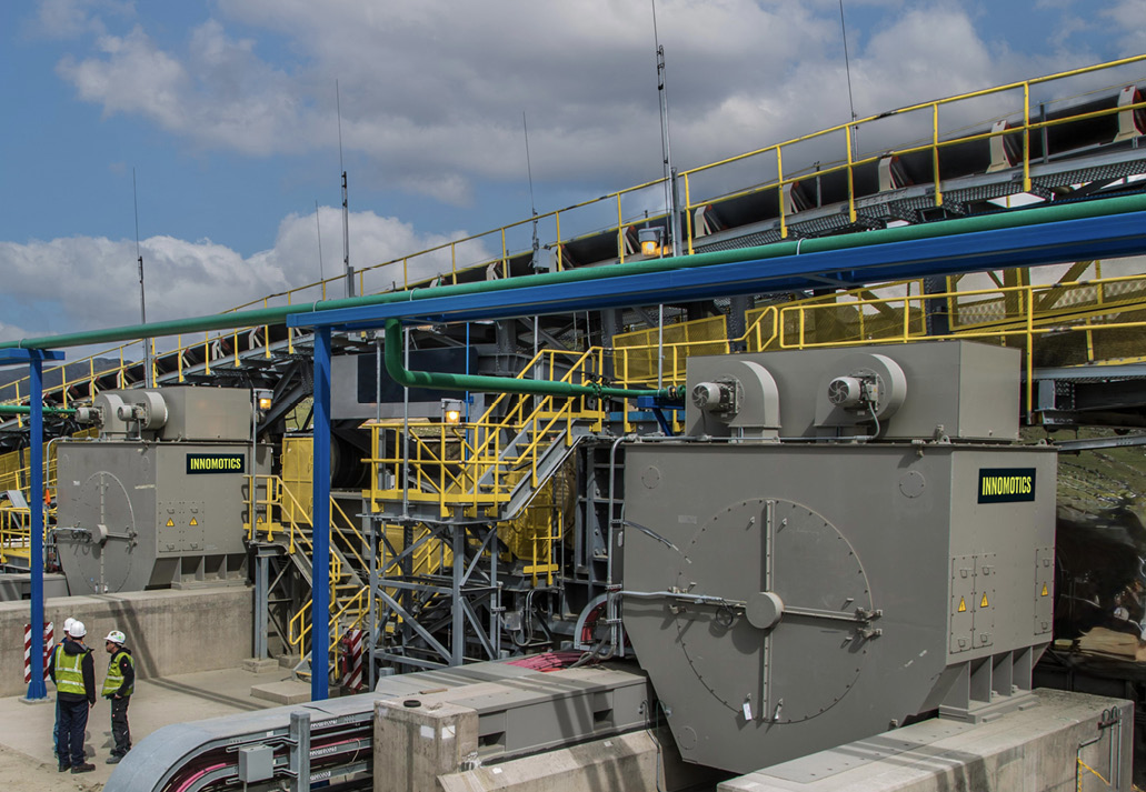 At the Las Bambas mine in Peru, the gearless drive system features 4 x 4.4 MW low-speed (66 rpm) synchronous motors with converters. Photo: Innomotics
