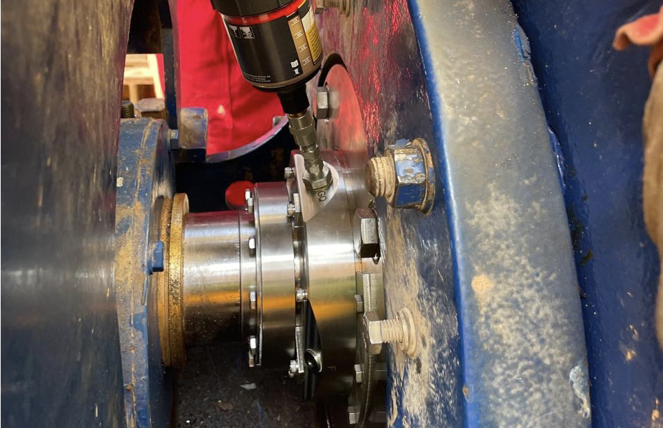 A KSB LAPIS single mechanical cartridge seal installed in a thickener underflow application at a silver mine in Mexico. The seal is outfitted with a grease quench system, allowing for the pump to run in heavy-duty slurry with zero flush water.