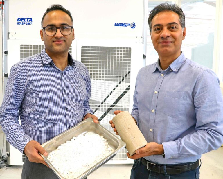 PhD candidate Mohammad Kiamahalleh (left)
and Dr Aliakbar Gholampou
