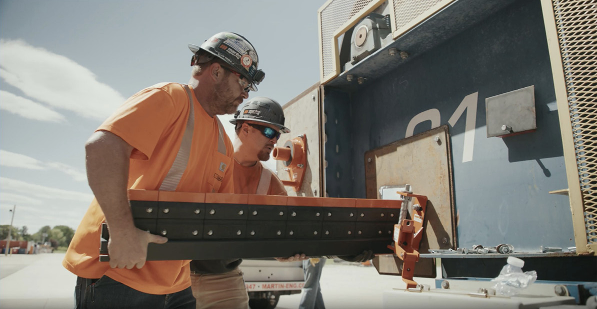 Single service worker blade maintenance training with an instructor. Photo: Martin Engineering